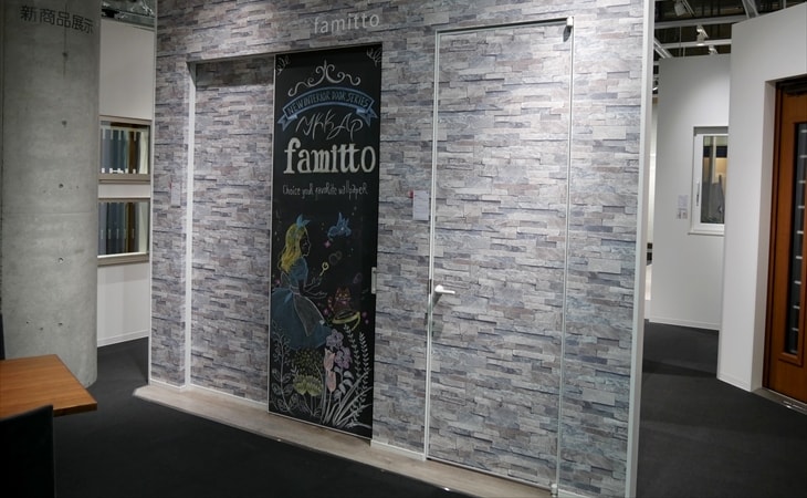 室内ドアも壁紙でおしゃれに 壁紙を貼れる室内ドア Famitto ファミット みつけました Class1 Architect