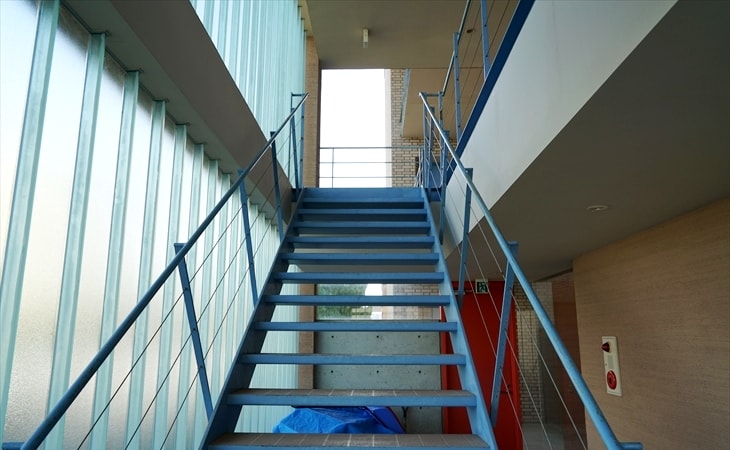 デザイナーズマンションの階段